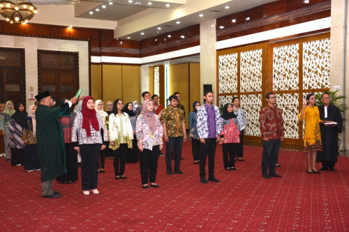 Pengambilan sumpah dan janji pegawai pemerintah dengan perjanjian kerja di lingkungan Ditjen Nakes